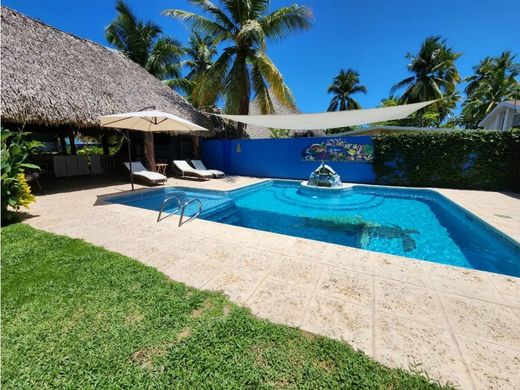 Luxe woning in Puerto San José, Municipio de San José