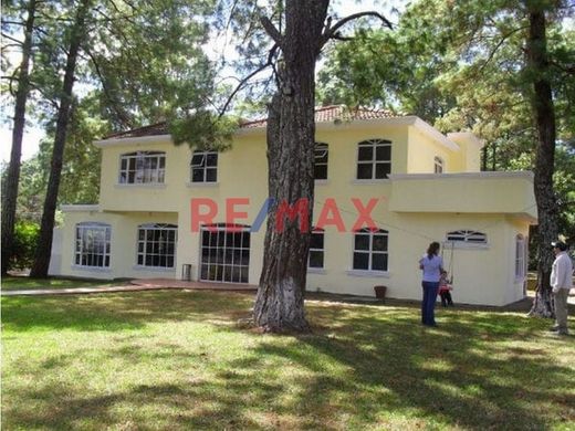 Luxury home for sale in Los Mixcos