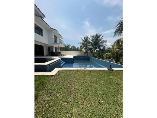 Luxe woning in Puerto San José, Municipio de San José