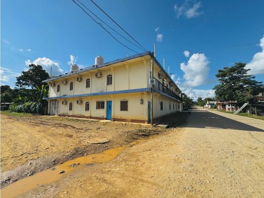 Edificio en Chahal, Municipio de Chahal