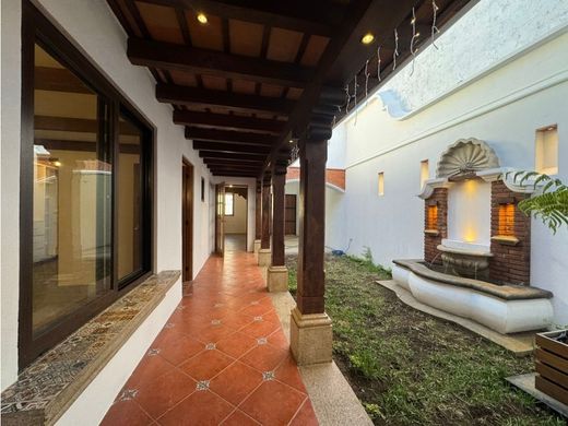 豪宅  Jocotenango, Departamento de Sacatepéquez