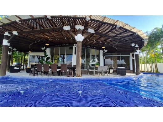 Luxe woning in Puerto San José, Municipio de San José