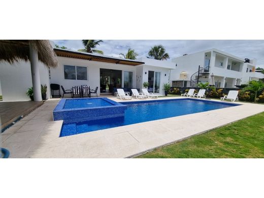 Luxury home in Puerto San José, Municipio de San José