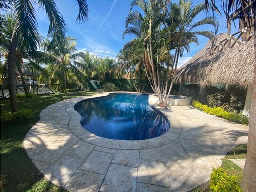 Casa de lujo en Puerto San José, Municipio de San José