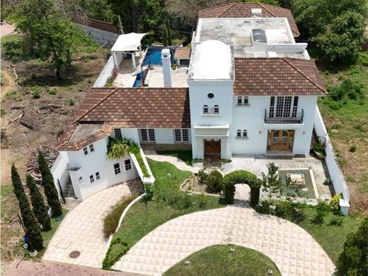 Edificio en Fraijanes, Municipio de Fraijanes