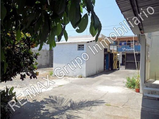 Участок, Santa Lucía Cotzumalguapa, Municipio de Santa Lucía Cotzumalguapa