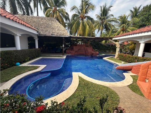 Luxe woning in Puerto San José, Municipio de San José