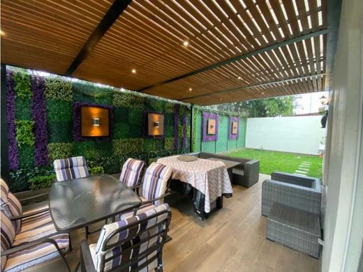 Luxury home for sale in Mixco