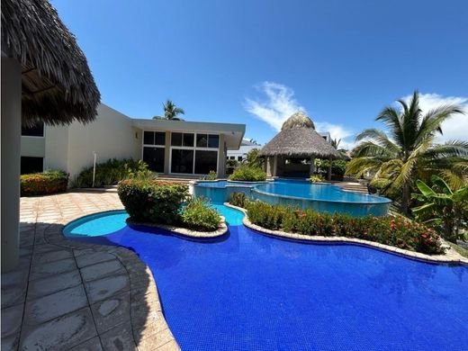 Luxe woning in Puerto San José, Municipio de San José