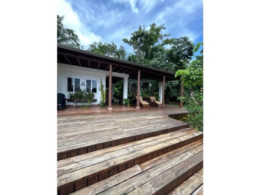 Casa de lujo en La Bacadilla, Departamento de Izabal