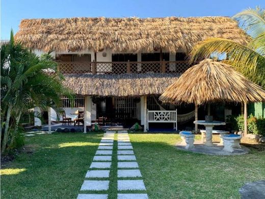 Luxe woning in Puerto San José, Municipio de San José