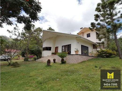 Casa de luxo - Valle de Ángeles, Departamento de Francisco Morazán