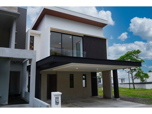 Luksusowy dom w Santa Ana, Provincia de San José