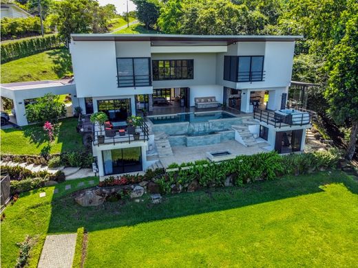 منزل ﻓﻲ Guácima, Cantón de Alajuela