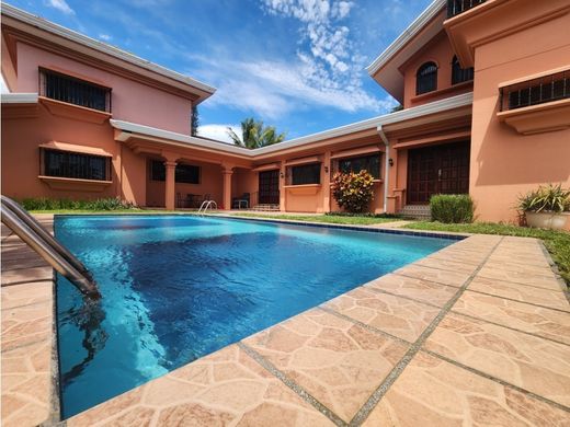 Luxury home in San Antonio, Belén