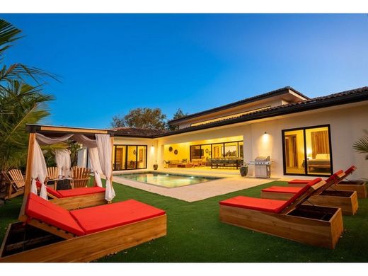 Luxury home in Tamarindo, Santa Cruz
