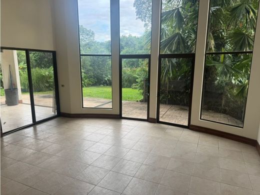 Luxus-Haus in Colon, Mora