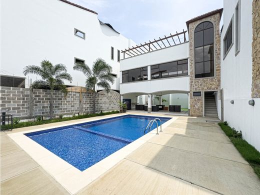 Complesso residenziale a Santa Ana, Provincia de San José