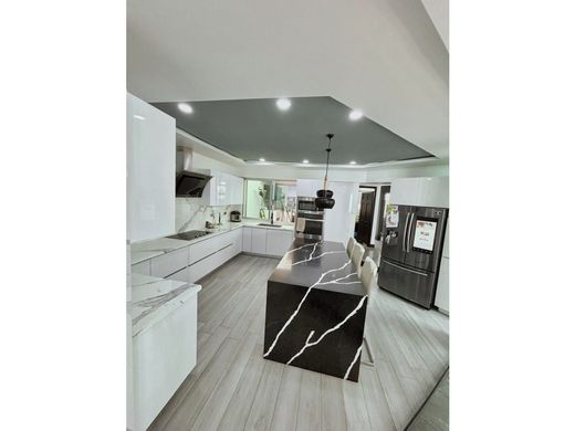 Casa de lujo en Escazú, Provincia de San José