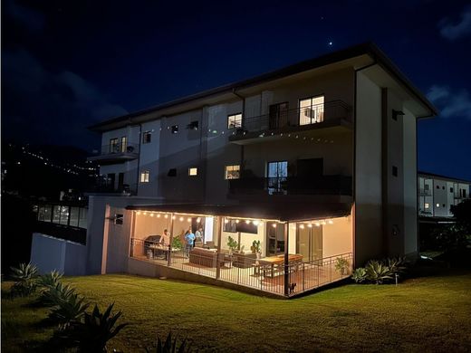 Complexes résidentiels à Santa Ana, Provincia de San José