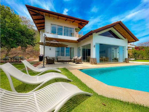 Luxury home in Carrillo, Hojancha