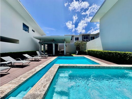 Κτίριο σε Santa Ana, Provincia de San José