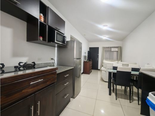 Apartment / Etagenwohnung in Alajuelita, Provincia de San José