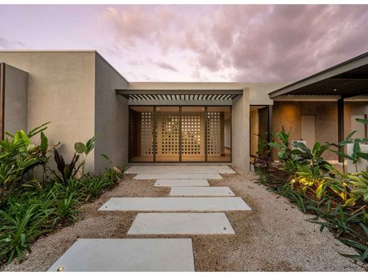 Luxury home in Tamarindo, Santa Cruz