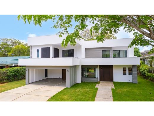 Luxury home in Guácima, Cantón de Alajuela