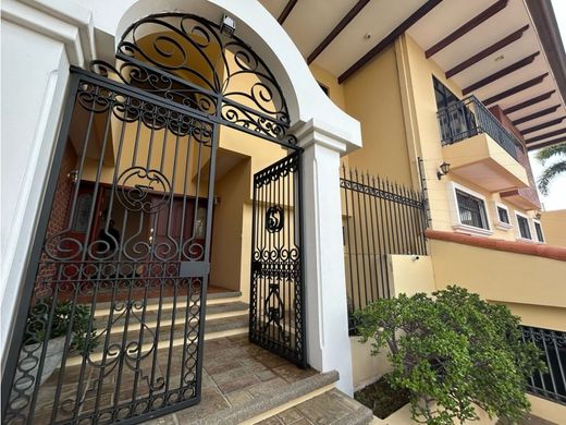 Maison de luxe à Escazú, Provincia de San José