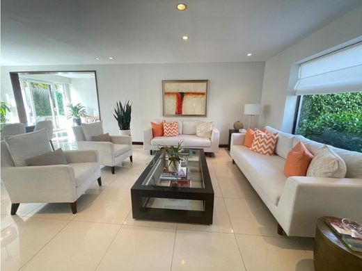 Luxury home in Santa Ana, Provincia de San José