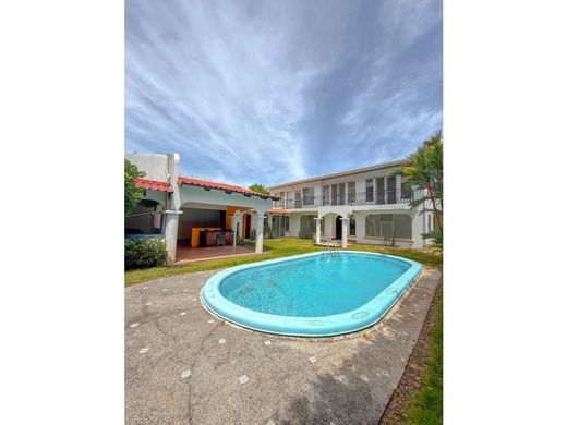 호화 저택 / Santa Ana, Provincia de San José