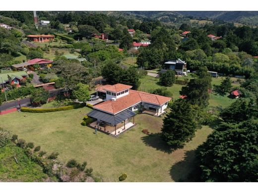 Luxus-Haus in San Rafael, Provincia de Heredia