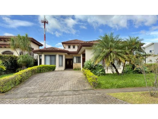 Luxe woning in Santo Domingo, Provincia de Heredia