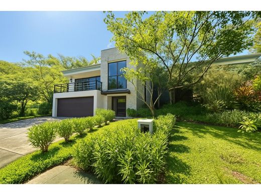 Pozos, Santa Anaのアパートメント・コンプレックス