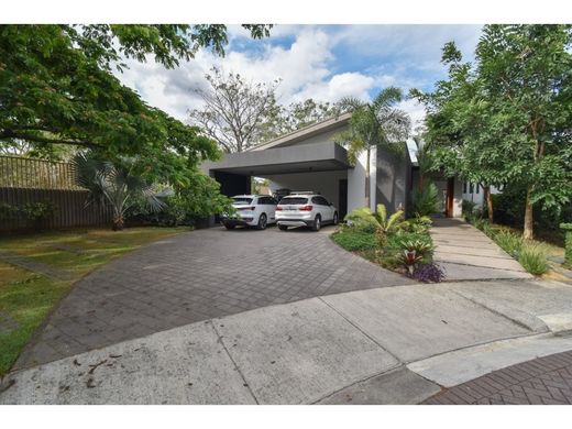 Luxury home in Santa Ana, Provincia de San José