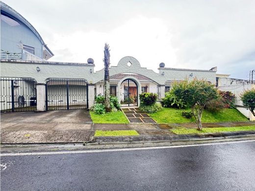 Curridabat, Provincia de San Joséの高級住宅