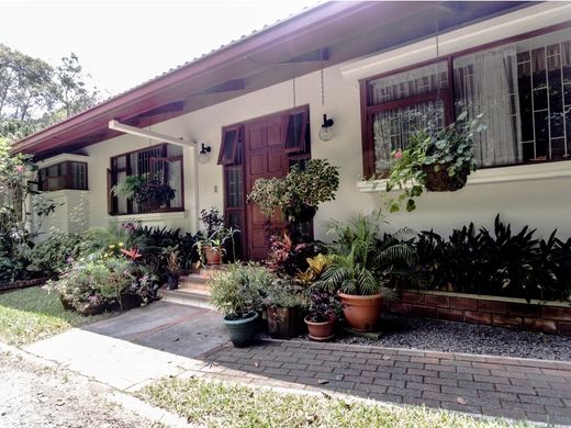 Casa de lujo en San Rafael, Provincia de Heredia