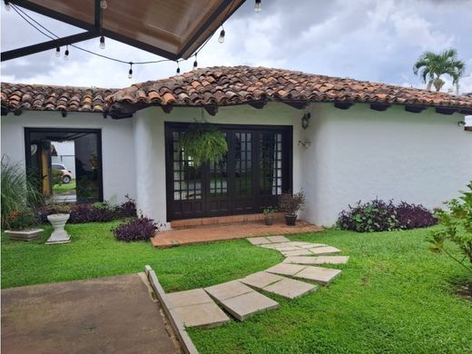 Luxury home in Santo Domingo, Provincia de Heredia