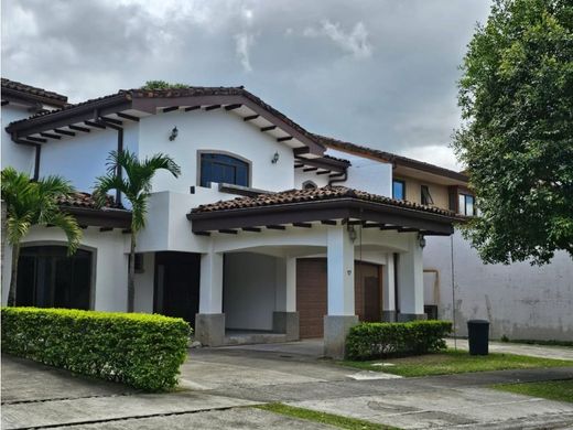 Luxury home in Curridabat, Provincia de San José
