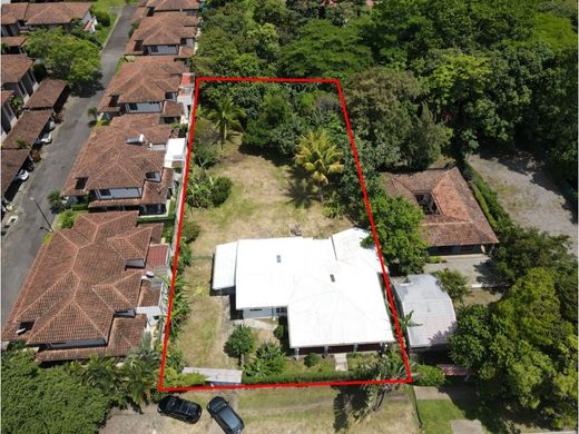 منزل ﻓﻲ Santa Ana, Provincia de San José