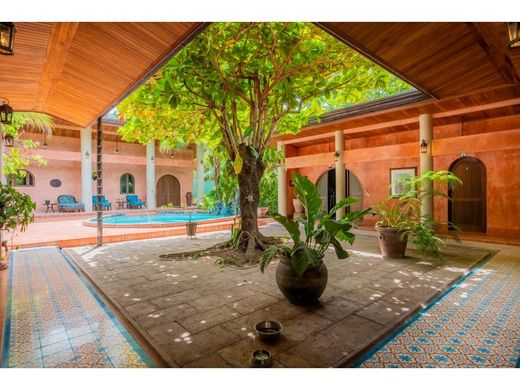 Maison de luxe à Sardinal, Carrillo