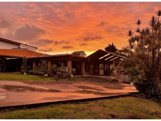 Luxe woning in Santo Domingo, Provincia de Heredia