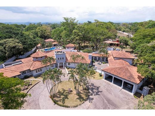 Lüks ev Turrúcares, Cantón de Alajuela