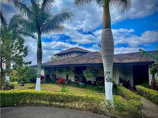 Casa de lujo en San Rafael, Provincia de Heredia
