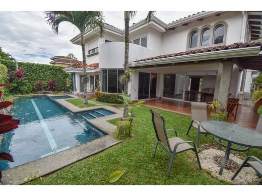 Luxury home in Santa Ana, Provincia de San José