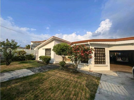 Luxury home in Escazú, Provincia de San José