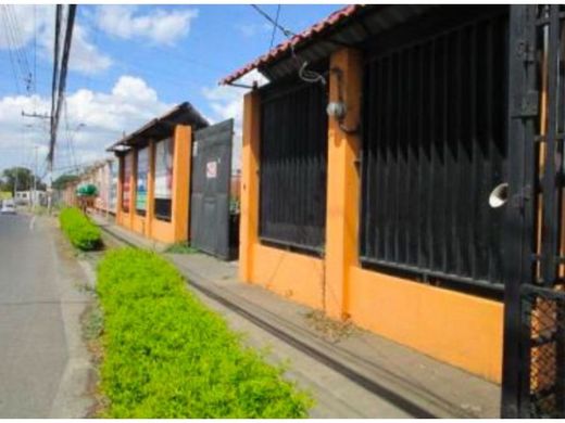 Lüks ev Guácima, Cantón de Alajuela