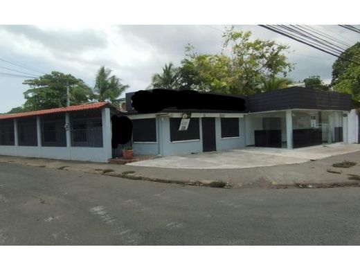 Kamienica w Jacó, Garabito