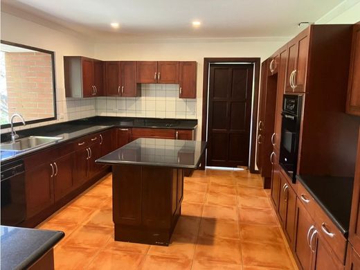 Kamienica w Escazú, Provincia de San José